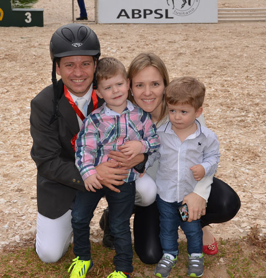 Marcio Appel, cavaleiro de salto que está se especializando em  Concurso Completo, fez bonito com duas vitórias e comemora com sua esposa e filhos
