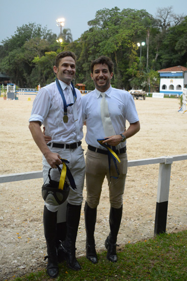 Bruno de Lucca, vencedor da  prova  a 1.40 metro no sábado,  e Marcelo Ramos, 4º colocado,  que retornou com tudo ao hipismo 