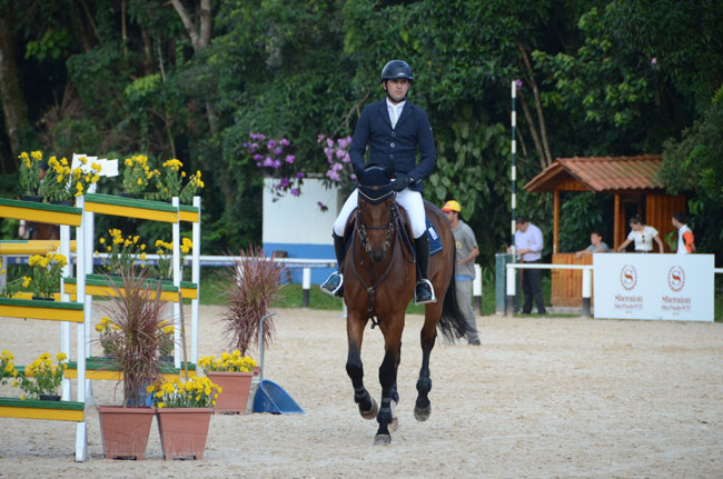 Matheus Ferreira, o Xuxu, e Acrobat van Lar; img: CMay
