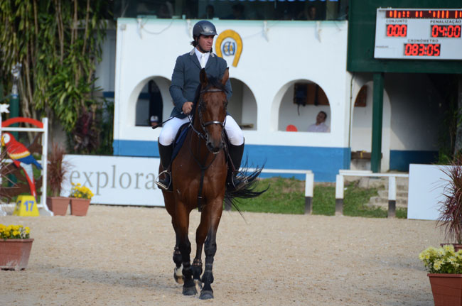 Sempre competitivo Zé Roberto foi o mais rápido, mas fechou com uma falta; img: C.May