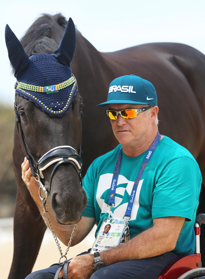 Joca é o mais experiente, considerado o capitão da equipe