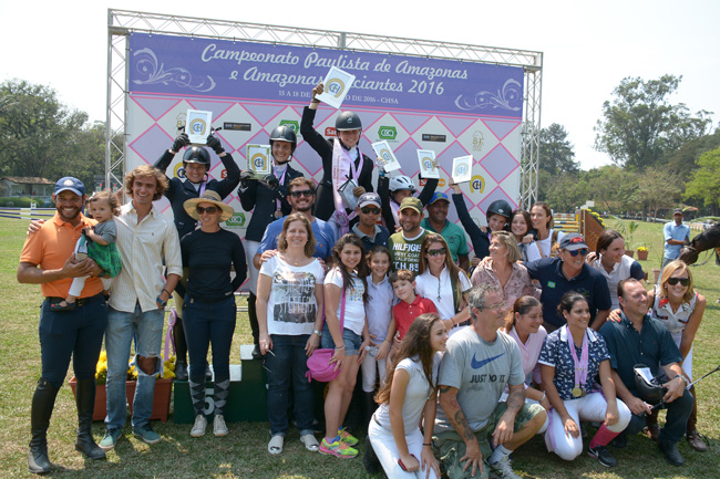 Só alegria no pódio da série 1 metro