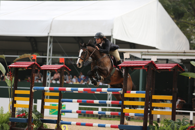 O cavaleiro santamarense Ricardo Monteiro da Luz, o Ricão, com a Jabuticaba; img: João Markun