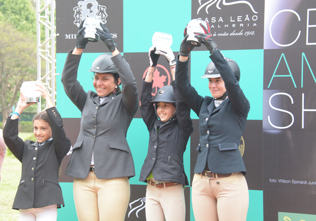 Vice-campeãs brasileiras Amazonas A em sua merecida comemoração