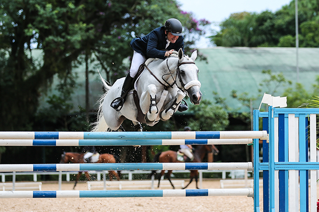 Rodrigo e Loreley JMen em salto perfeito; img: João Markun